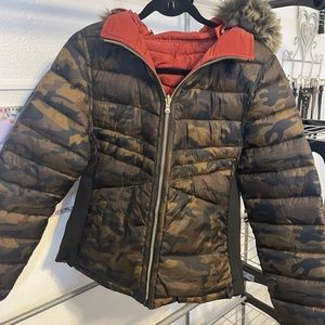 NWOT Women’s size S/M Reversible Puffer Jacket